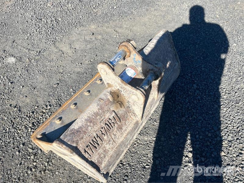 38.5 in Cleanup Excavator Bucket Skovle