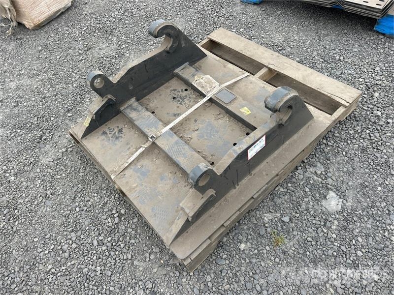  38 in Attachment Mounting Plate - Fits Wheel Loade Gradbeništvo - drugo