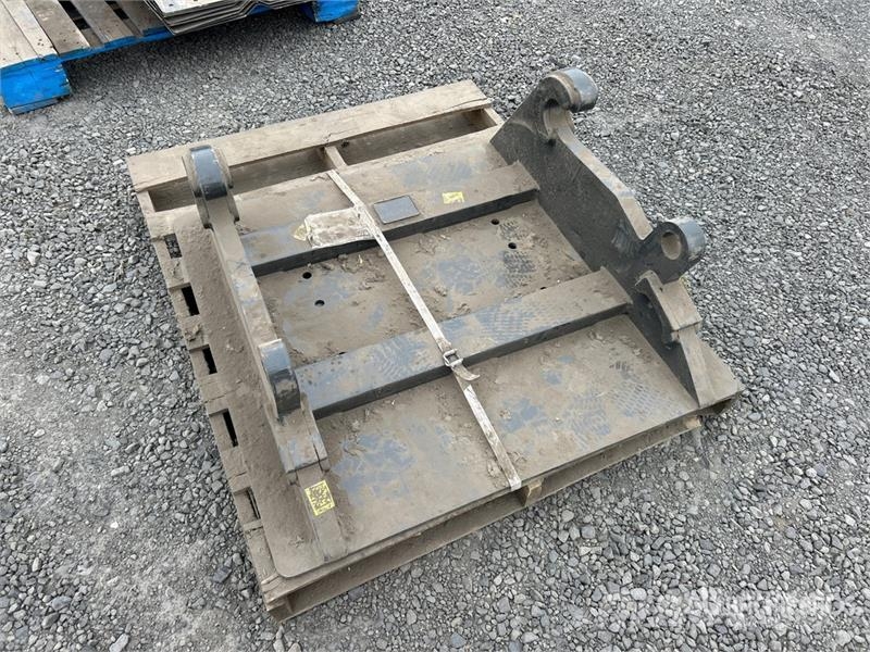  38 in Attachment Mounting Plate - Fits Wheel Loade Gradbeništvo - drugo