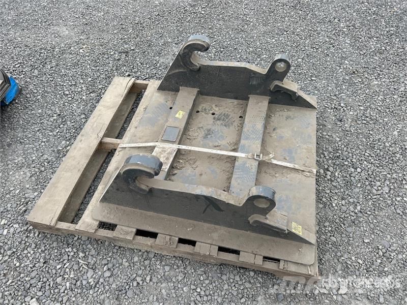  38 in Attachment Mounting Plate - Fits Wheel Loade Gradbeništvo - drugo
