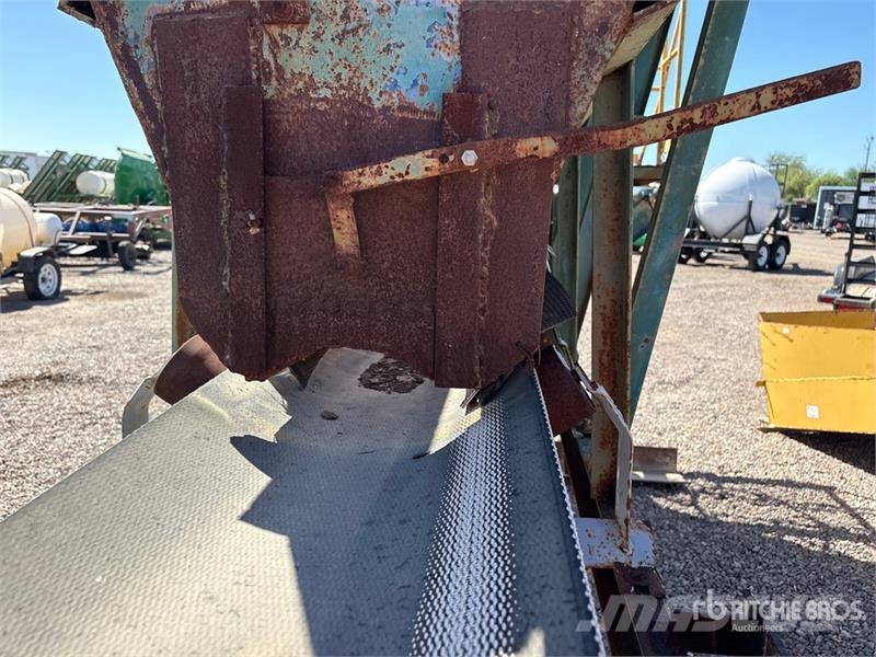 38 in x 10 ft 2 in Skid Mounted Aggregate Hopper 건설 장비 - 기타