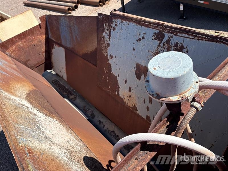 38 in x 10 ft 2 in Skid Mounted Aggregate Hopper 건설 장비 - 기타