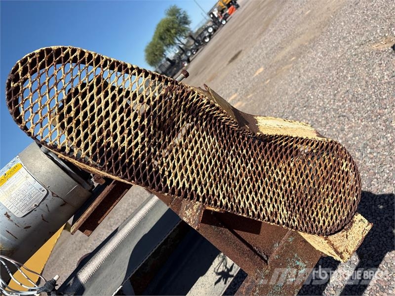 38 in x 10 ft 2 in Skid Mounted Aggregate Hopper 건설 장비 - 기타