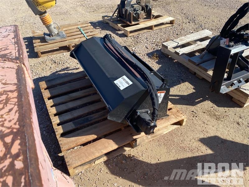  41 in Mini Skid Steer Tiller 動力耙和旋轉式耕耘機
