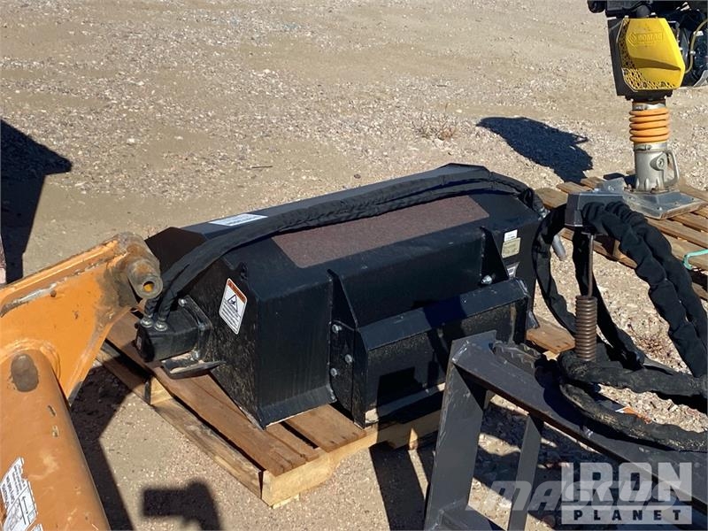 41 in Mini Skid Steer Tiller 動力耙和旋轉式耕耘機