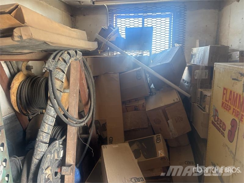 42 ft x 102 in T/A Site Storage Van Trailer 箱體拖車