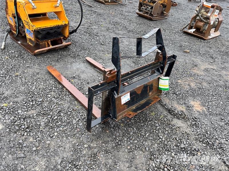  42 in Mini Skid Steer Forks شوكات