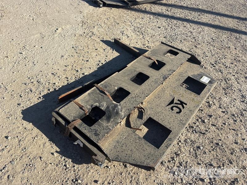  42 in Skid Steer Forks (Unused) Вили
