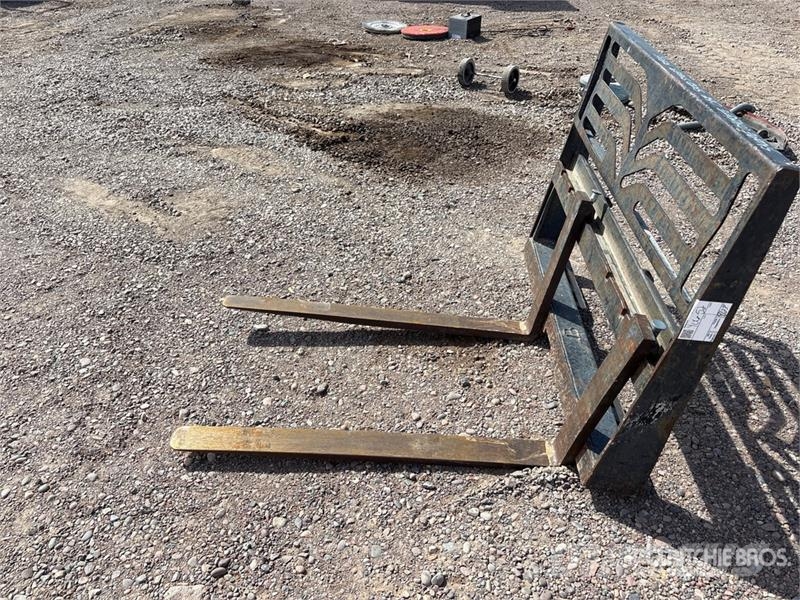 42 in Skid Steer Forks Fourche