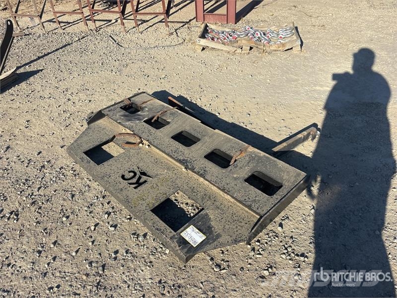  42 in Skid Steer Forks (Unused) Вили