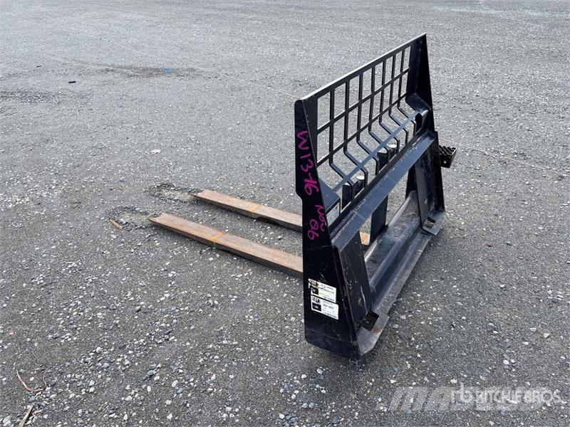 48 in Skid Steer Forks Fourche