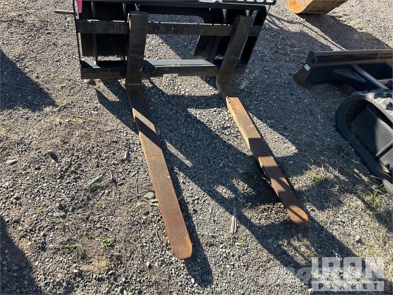 48 in Skid Steer Forks - Fits Case Skid Steer Garfos