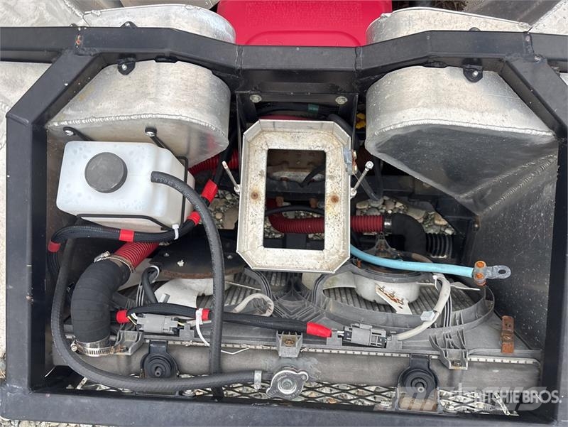 4x2 Welded Tube Chassis w/ air suspension Side By  Avtomobili