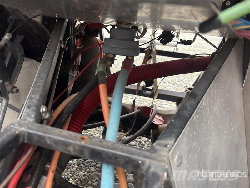  4x2 Welded Tube Chassis w/ air suspension Side By  Avtomobili
