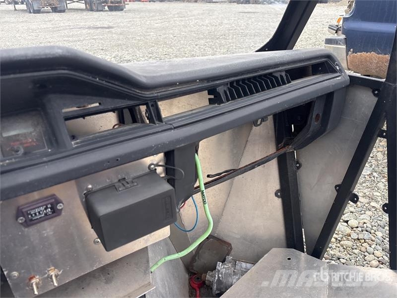  4x2 Welded Tube Chassis w/ air suspension Side By  Avtomobili