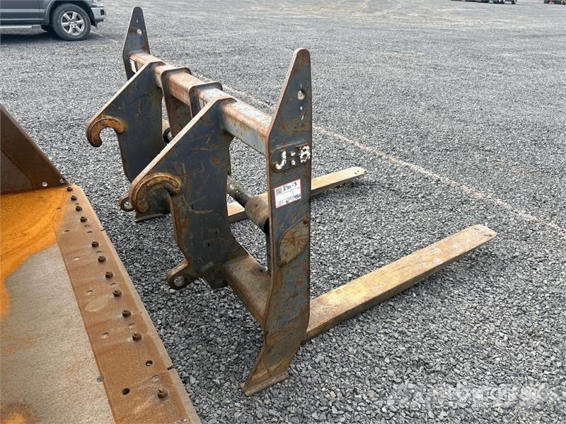 56 in Wheel Loader Forks - Fits Case 721E 지게차