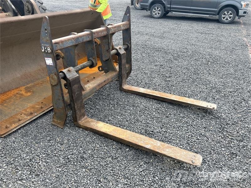 56 in Wheel Loader Forks - Fits Case 721E 지게차