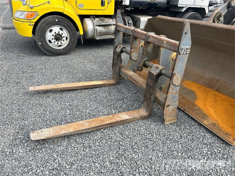 56 in Wheel Loader Forks - Fits Case 721E 지게차