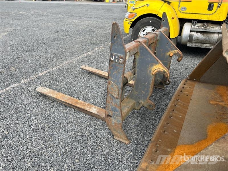 56 in Wheel Loader Forks - Fits Case 721E 지게차