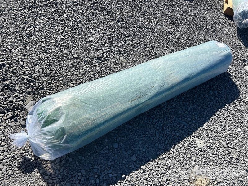  6.6 ft x 49.2 ft Artificial Grass Turf (Unused) المصاعد والرافعات المادية