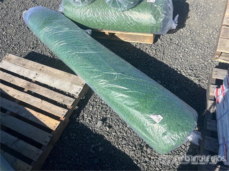  6.6 ft x 49.2 ft Artificial Grass Turf (Unused) المصاعد والرافعات المادية