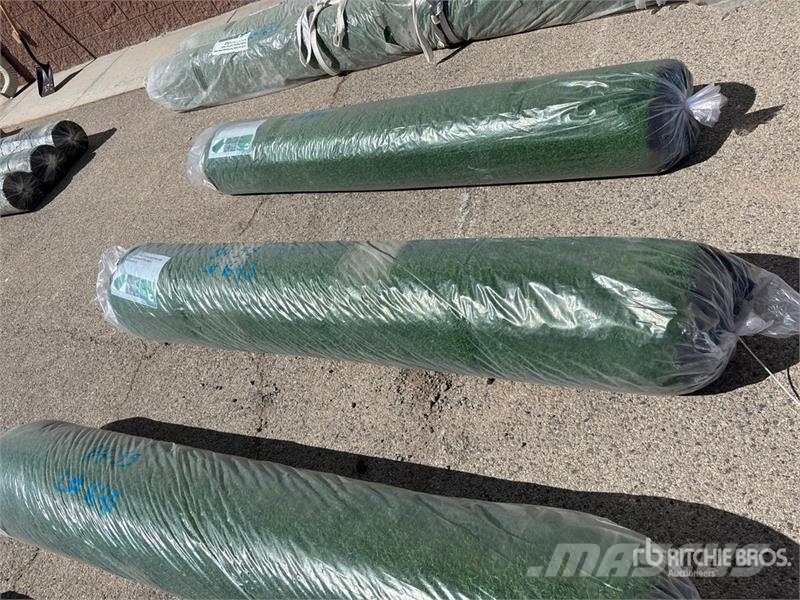 6.6 ft x 49.2 ft Artificial Grass Turf (Unused) Wciągarki, podnośniki i windy towarowe