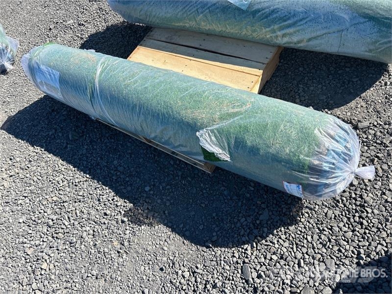  6.6 ft x 49.2 ft Artificial Grass Turf (Unused) المصاعد والرافعات المادية