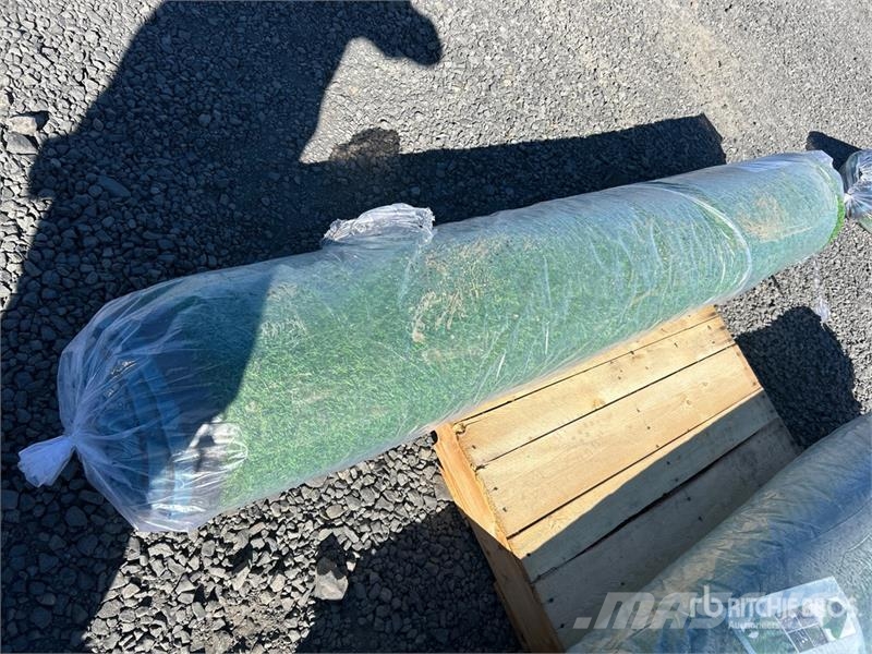  6.6 ft x 49.2 ft Artificial Grass Turf (Unused) المصاعد والرافعات المادية