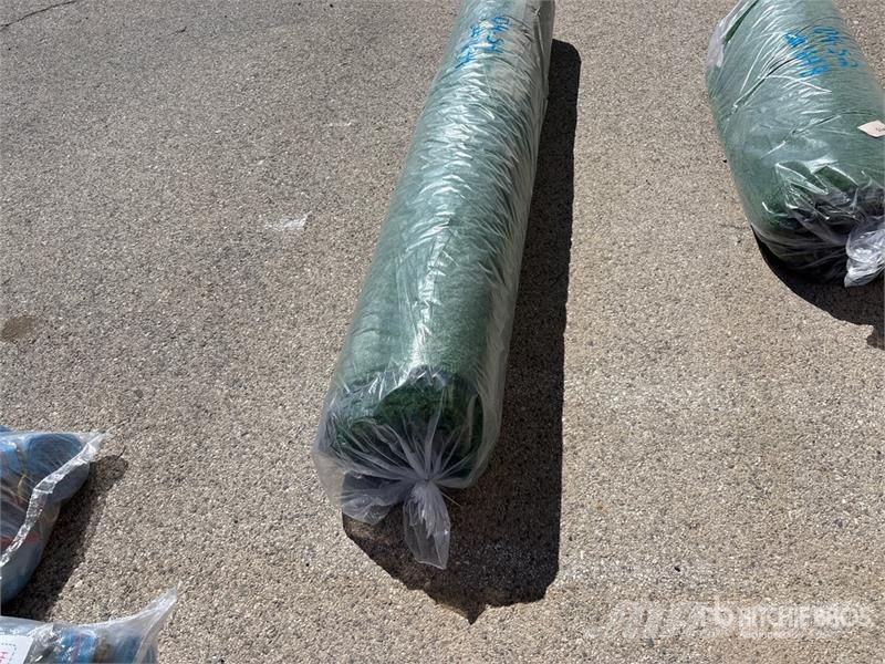  6.6 ft x 49.2 ft Artificial Grass Turf (Unused) Wciągarki, podnośniki i windy towarowe