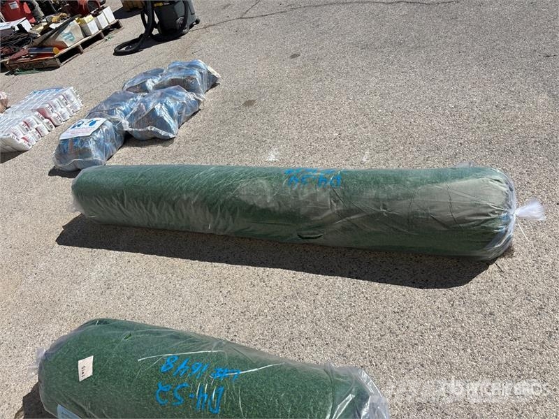  6.6 ft x 49.2 ft Artificial Grass Turf (Unused) Wciągarki, podnośniki i windy towarowe