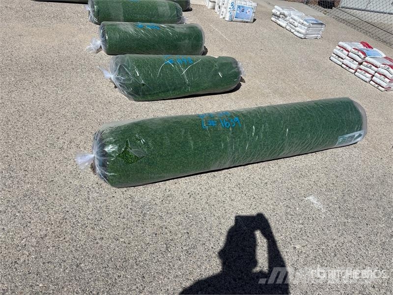  6.6 ft x 49.2 ft Artificial Grass Turf (Unused) Wciągarki, podnośniki i windy towarowe