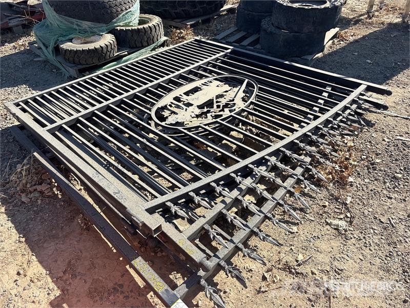 6 ft 10 in x ft 10 in Bi-Parting Driveway Gate Outras máquinas agrícolas