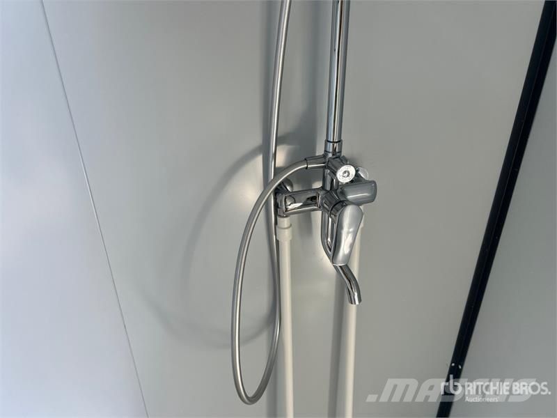 6 ft 3 in x ft 11 in Portable Toilet (Unused) その他部品