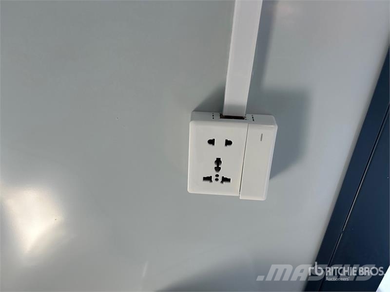 6 ft 3 in x ft 11 in Portable Toilet (Unused) その他部品