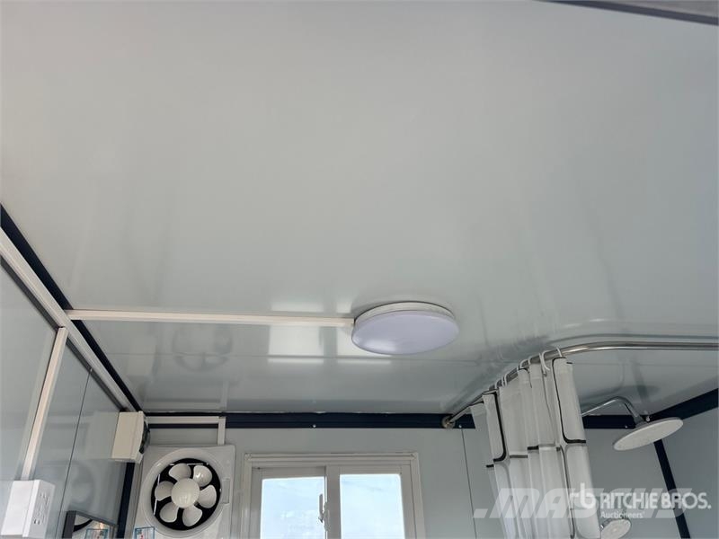 6 ft 3 in x ft 11 in Portable Toilet (Unused) その他部品