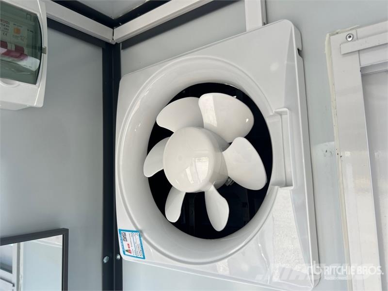 6 ft 3 in x ft 11 in Portable Toilet (Unused) その他部品