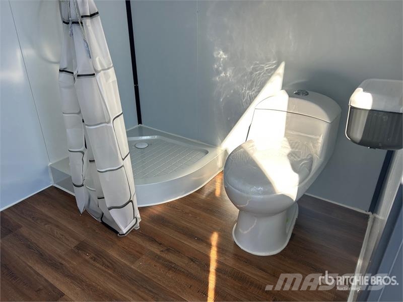 6 ft 3 in x ft 11 in Portable Toilet (Unused) その他部品