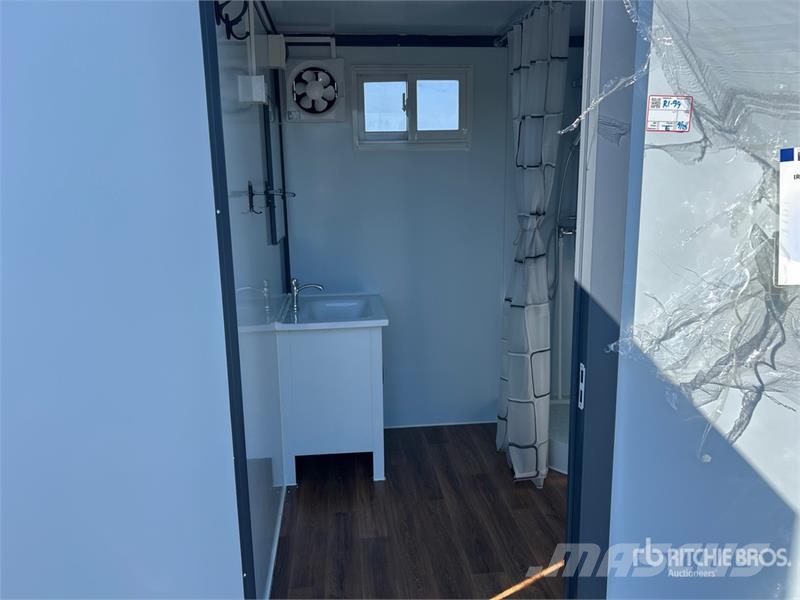 6 ft 3 in x ft 11 in Portable Toilet (Unused) その他部品