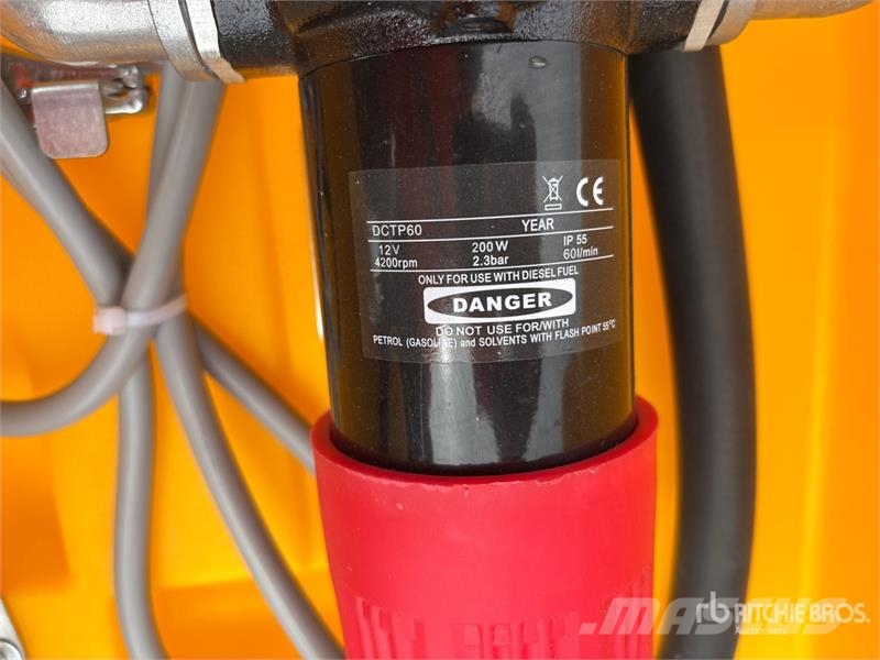 60 gal Poly Diesel Fuel Tank (Unused) 燃料タンクと添加剤用タンク
