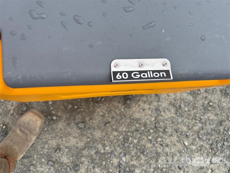 60 gal Poly Diesel Fuel Tank (Unused) 燃料タンクと添加剤用タンク