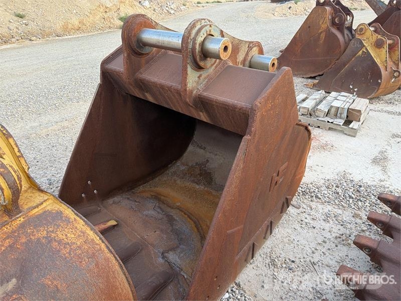 60 in Digging Excavator Bucket - Fits John Deere 4 Baldes
