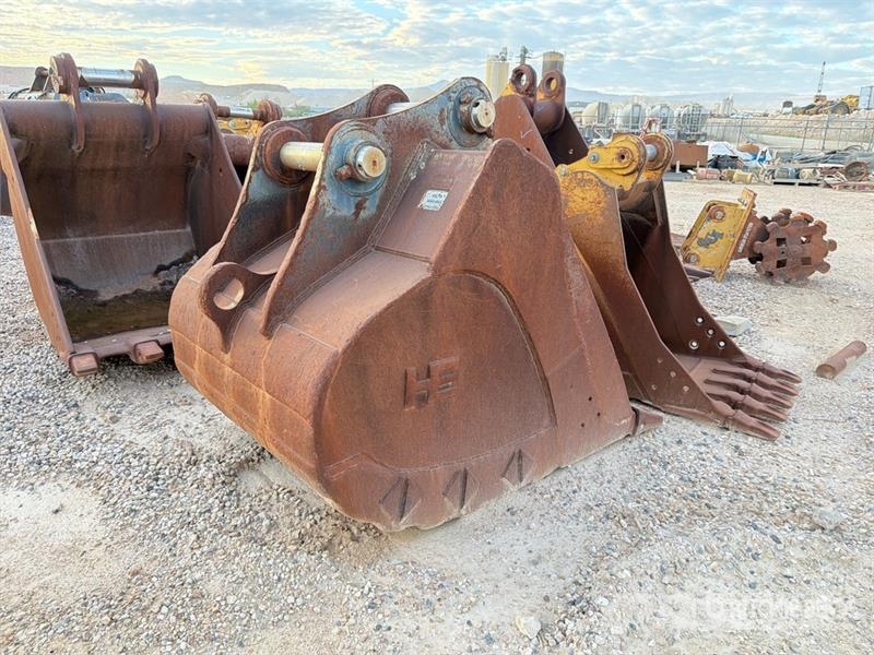 60 in Digging Excavator Bucket - Fits John Deere 4 Baldes