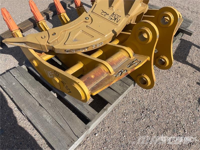  65 in Excavator Rake 耙與翻草機