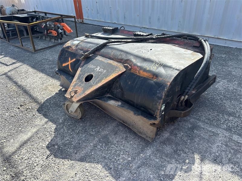  65 in Skid Steer Sweeper Escovas