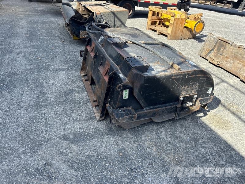  65 in Skid Steer Sweeper Escovas