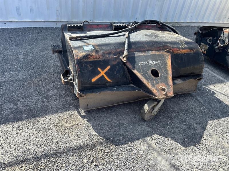  65 in Skid Steer Sweeper Escovas