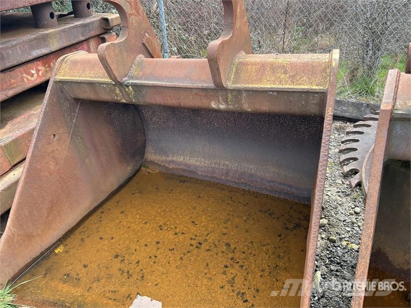 68 in Q/C Cleanup Excavator Bucket دلاء