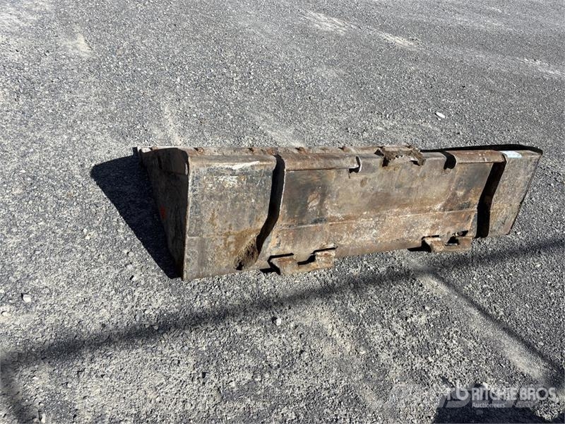 71 in General Purpose Skid Steer Bucket Schaufeln