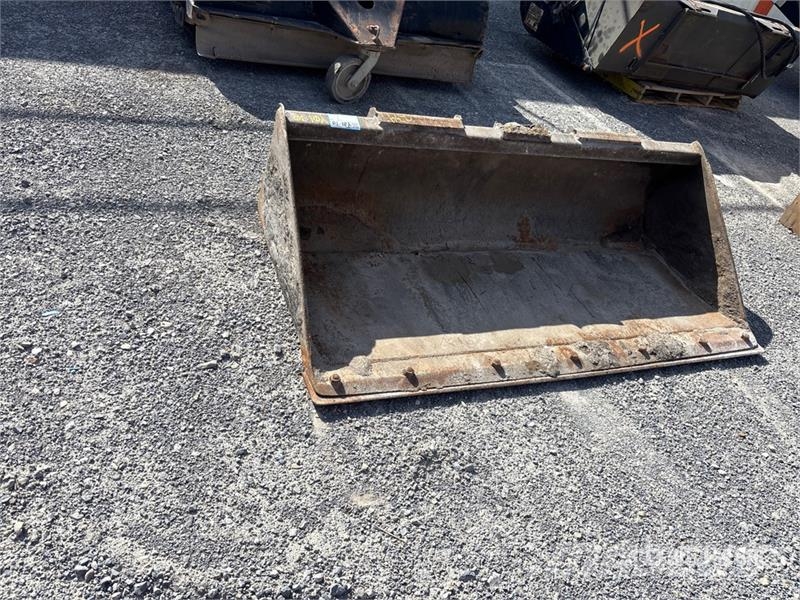 71 in General Purpose Skid Steer Bucket Schaufeln