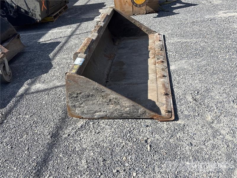 71 in General Purpose Skid Steer Bucket Schaufeln